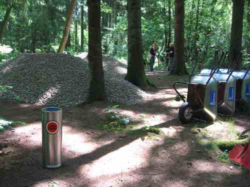 IMG_3902 - die Dinge harren Noch ruht der Kies . . .