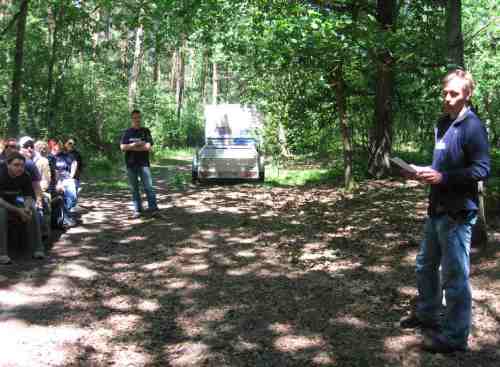 IMG_3943 - Chef stimmt ein . . . den Chef bei seiner Einstimmung in das Tagesgeschehen.