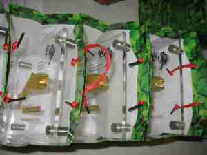 Noch warten die Goldforellen in grünen Taschen.