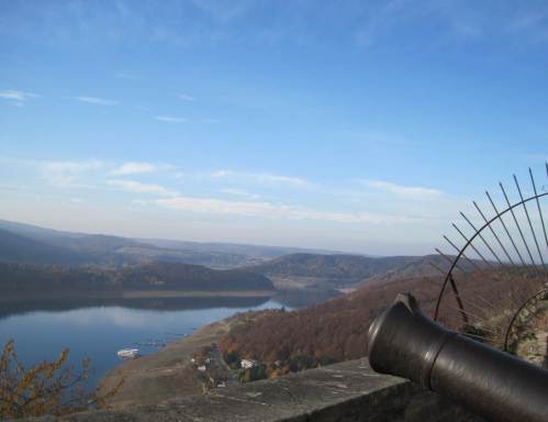 IMG_5858 - Eder-Schleifen in den Bergen, Blick über Burg-Kanone