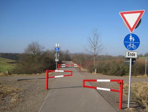 Rückblick: Die erste Straßenquerung ist gemeistert.