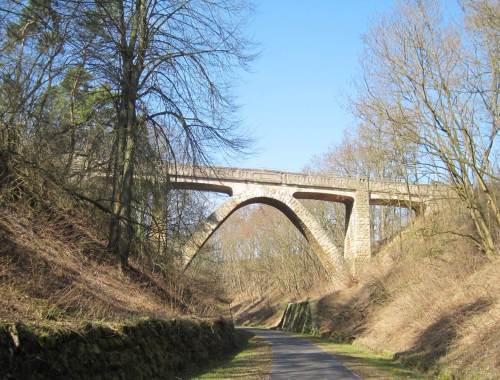 Weiter die die Radtour - schöne Brücke, jetzt mit Sonne im Rücken.