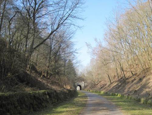 Es geht aufwärts. - Aaah, Tunnel voraus!