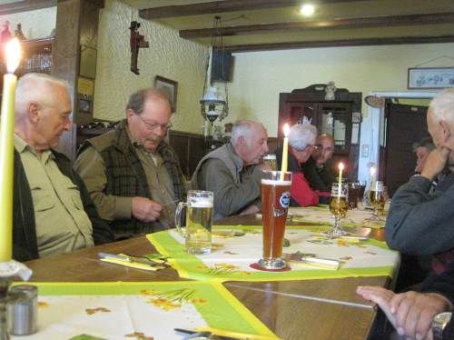 Da lässt es sich nach all den Erlebnissen an frischer Luft prima Fachsimpeln.