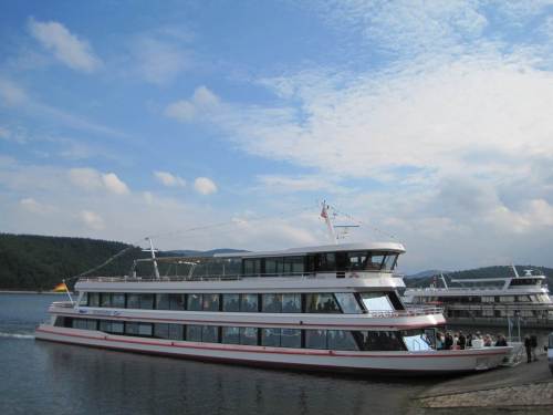 Auch heute Abend sind - so lange der Wasserstand es erlaubt - abendliche Dampferfahrten Richtung Herzhausen ausgesprochen beliebt.