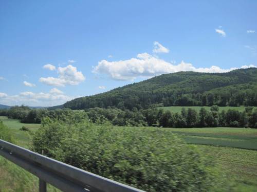 Als wir dann durch das idyllische Tal des - baumgesäumten! - Wesebachs Richtung Hemfurth fahren, hat sich das Tageswetter entschieden.