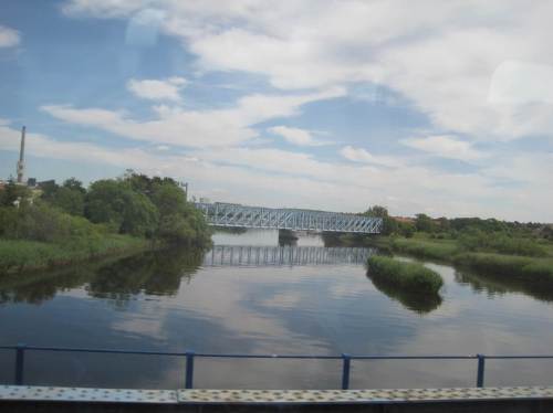 Mit etwas Glück fotografiere ich im Vorbeifahren die Gudenau bei Randers.