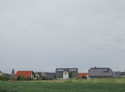 Der Stadtrand kommt in Sicht - offenbar arbeiten erfolgreiche Solarberater in Korbach.
