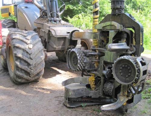 Uns war eine Überraschung versprochen worden - ein Harvester stand bereit.