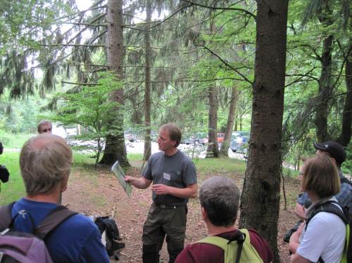 Das war eine winzige Auswahl aus abwechslungsreicher, sehr informationsgeladener Wanderung. Letzte Fragen vor dem Abschied am Parkplatz  - herzlichen Dank!