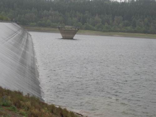 Damm und Überlaufeinrichtung der Innerstetalsperre