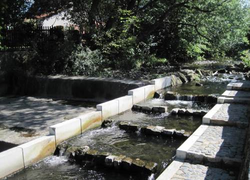 H 8 parallel begehbar, NNW - alles Wasser durch den Pass