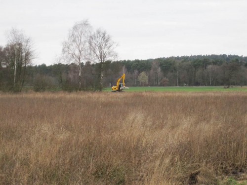 Dessen ungeachtet fährt der Mähkorb weiter seinen Weg - bachauf.
