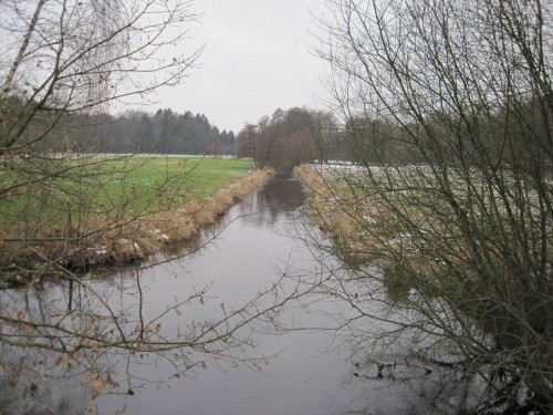 Blick Seeve-aufwärts - schneller Temperaturanstieg hat den Schnee schmelzen lassen. Die Wasserführung ist allerdings nur gering gestiegen.