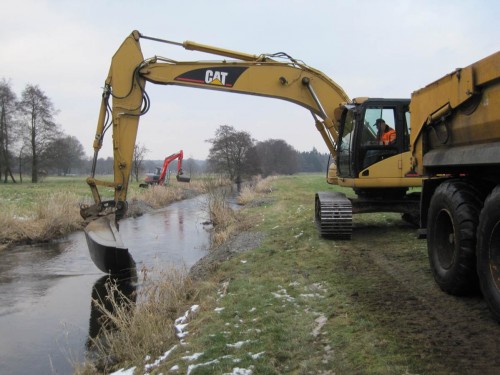 Ein paar Feinarbeiten werden - auch mit Großgerät - selbstverständlich fein erledigt.