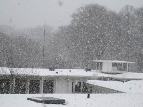"Auf Arbeit." - Im nordöstlichen Stadtkern Hamburgs mehr Schneegestöber.