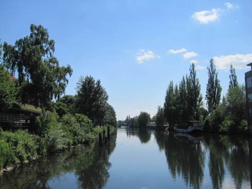 Man darf gespannt sein, wie sich diese ehemalige Industriehochburg über die heutige weitgehende Brache, z.T. fast Idylle, entwickelt - bzw. von Stadtplanern und Gremien entwickelt werden wird.