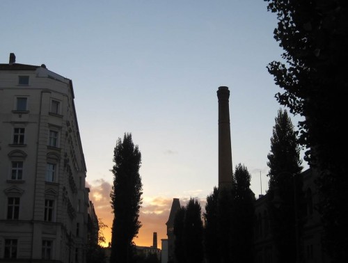 Sonnenuntergang schräg hinter der Kulturbrauerei.