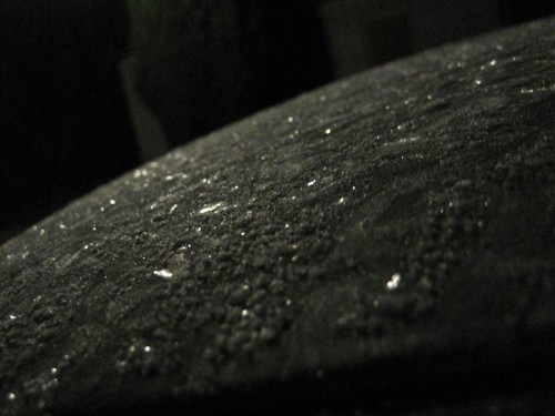 Morgens auf dem Weg zur Arbeit - 1,6 Grad auf dem Aussenthermometer - Raureif auf frei stehenden Autos (Vorsicht! - auch auf der Bahnbrücke!).