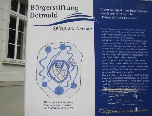 Die Stadt Detmold hat eine Menge Gewässer zu bieten, wie hier am Wasserspielplatz Ameide sichtbar gemacht ist.