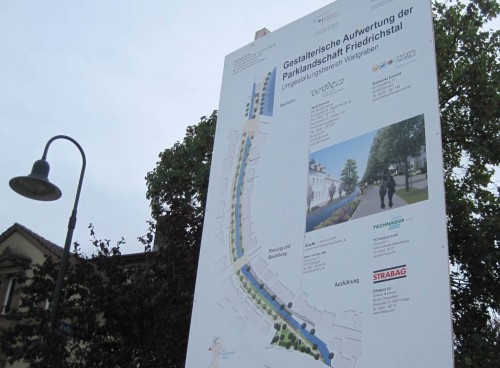 Das Schild verspricht die Aufwertung zur Parklandschaft Friedrichstal.