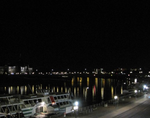 Am Europaufer - Licht auf der Elbe und nebendran.