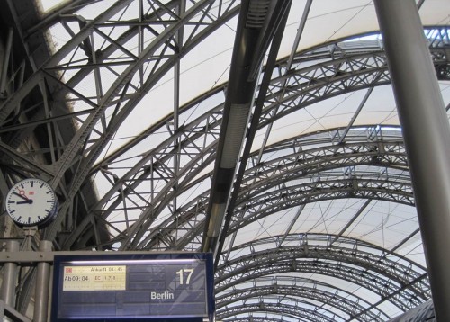 Bahnhof Dresden - auf gen Berlin.