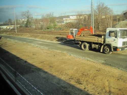 Ich hoffe doch sehr mit allen Bahnreisenden, dass die Strecke Berlin - Dresden - Prag in nicht allzu ferner Zukunft früher schon gekannten Fahrzeitstandards wieder angepasst ist.