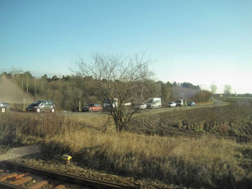 Schienengleiche Bahnübergänge auf der Hauptstrecke zwischen zwei europäischen Metropolen sollten schnellstens der Vergangenheit angehören.
