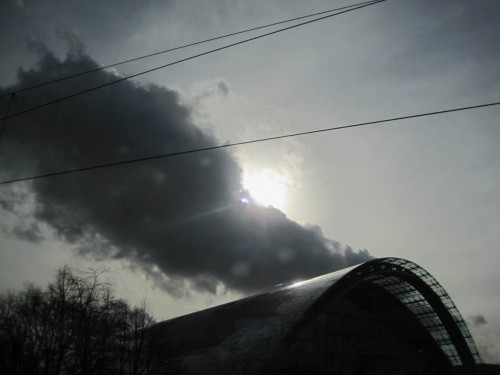 Ankunft in Hamburg, Tiefdruckschwanz verdeckt die Sonne vorübergehend.