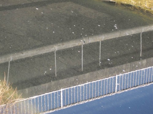 Das Brückengeländer in der Itter - meine Güte!