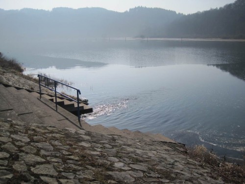 Der Mühlenauslauf - hier saßen wir zahlreich in der Schulzeit (natürlich nach der Schule bzw. in den Ferien) und fingen große Rotaugen und Nasen - schön zu braten und, sauer eingelegt, als Mahlzeit zu geniessen.