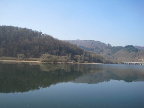 Auf dem Rückweg - still ruht der See. - Das wird sich in wenigen Wochen ändern, rummelig wird es hier am beliebten Ausflugs- und Tourismusziel.