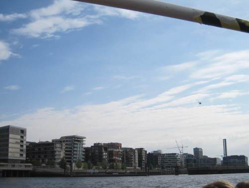 Diese Bauweise in der Hafencity nennt der Volksmund "Würfelkotzen". Wir werden mehr davon sehen.