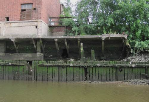 Hier steht viel Arbeit an für Kaimauer-Ingenieure und andere Gewerke.