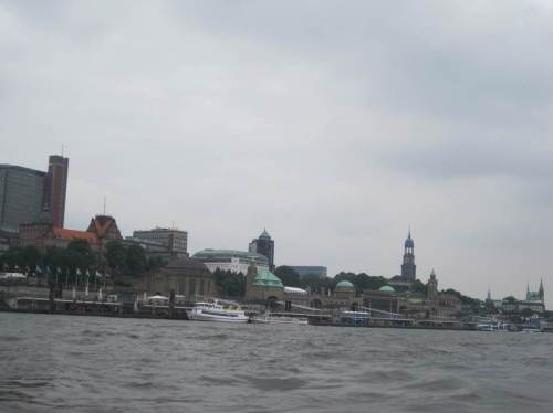 Die St. Pauli Landungsbrücken - unsere Fahrt nähert sich dem Ende.