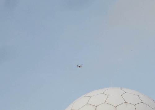 Der Beweis vorweg: Wir waren oben! Zum Glück war die fortwährend nervig surrende Drohne wohl nicht bewaffnet - oder wir nicht das Ziel. Vielleicht will uns demnächst einer persönliche Fotos "von oben" verkaufen?