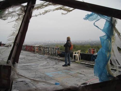 Auf diversen Höhenstufen kann man von Plateaus aus das Umfeld betrachten.