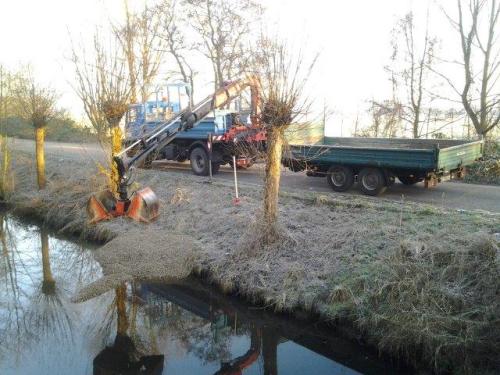 Es geht doch nichts über zweckmäßiges Baugerät.