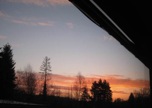 Farbwechsel, von blau-rot ins Gelbliche.