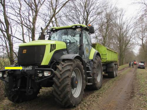 Kleiner Hinweis vorweg zur prima Firma, die hier arbeitet: Trotz meiner Initialen am Fahrzeug ist das nicht mein Großgerät. Schade, eigentlich.   :-)