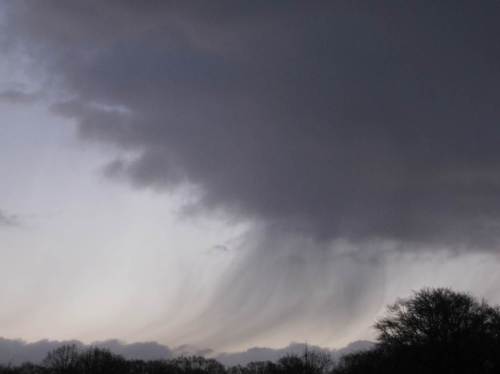 Aufgrund niedriger Temperatur und eisig ziehendem Wind mussten Verkehrsteilnehmer zu Fuß, per Rad oder mit dem Auto höllisch aufpassen - Blitzeis!