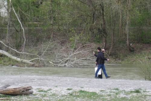 Allerlei Menschen gibt es zu bestaunen, die scheinbar Esoterisches treiben.