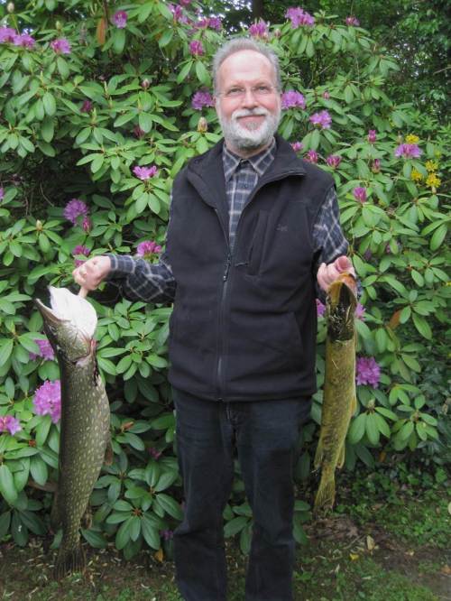 So hat mir der alte Petrus einen schönen Angeltag als Geburtstagsgeschenk präsentiert. 82 plus 58 cm = 1,40 m Hecht - das hat man nicht alle Tage. Herzlichen Dank!