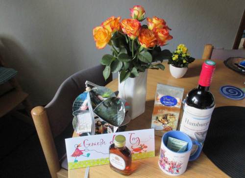 Zum Schluss eine klitzekleine, bunte Auswahl. Alles andere muss ich intensiv studieren, bin gespannt. Herzlichen Dank an alle Beteiligten!