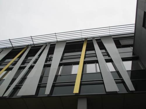 Am Bahnhof Pankow - verwegene Architektur.