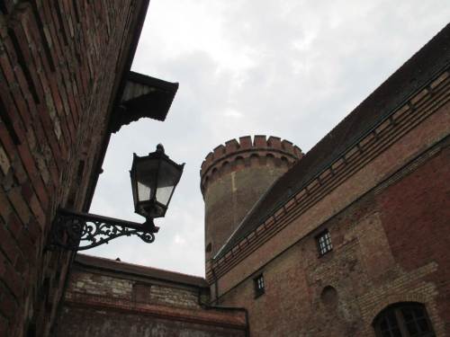 Juliusturm-Kulisse - die Kraxler wurden rausgeworfen. Es wird Zeit, die Örtlichkeit für das anstehende Rock-Konzert zu richten.