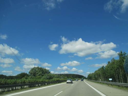 Tags drauf sausen wir bei bestem Wetter durch mehrere Nordländer gen Heimat.