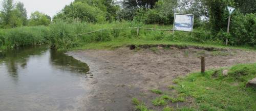 Wenn man sich die Erosionsstelle Furt so ansieht, könnte man glatt auf die Idee kommen, die hier wirkenden Kräfte für Gewässerrestaurieren zu nutzen.