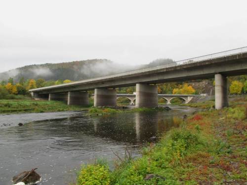 Ich starte früh an der frei gefallenen Eder im Bereich der beiden Brücken oberhalb Herzhausen.